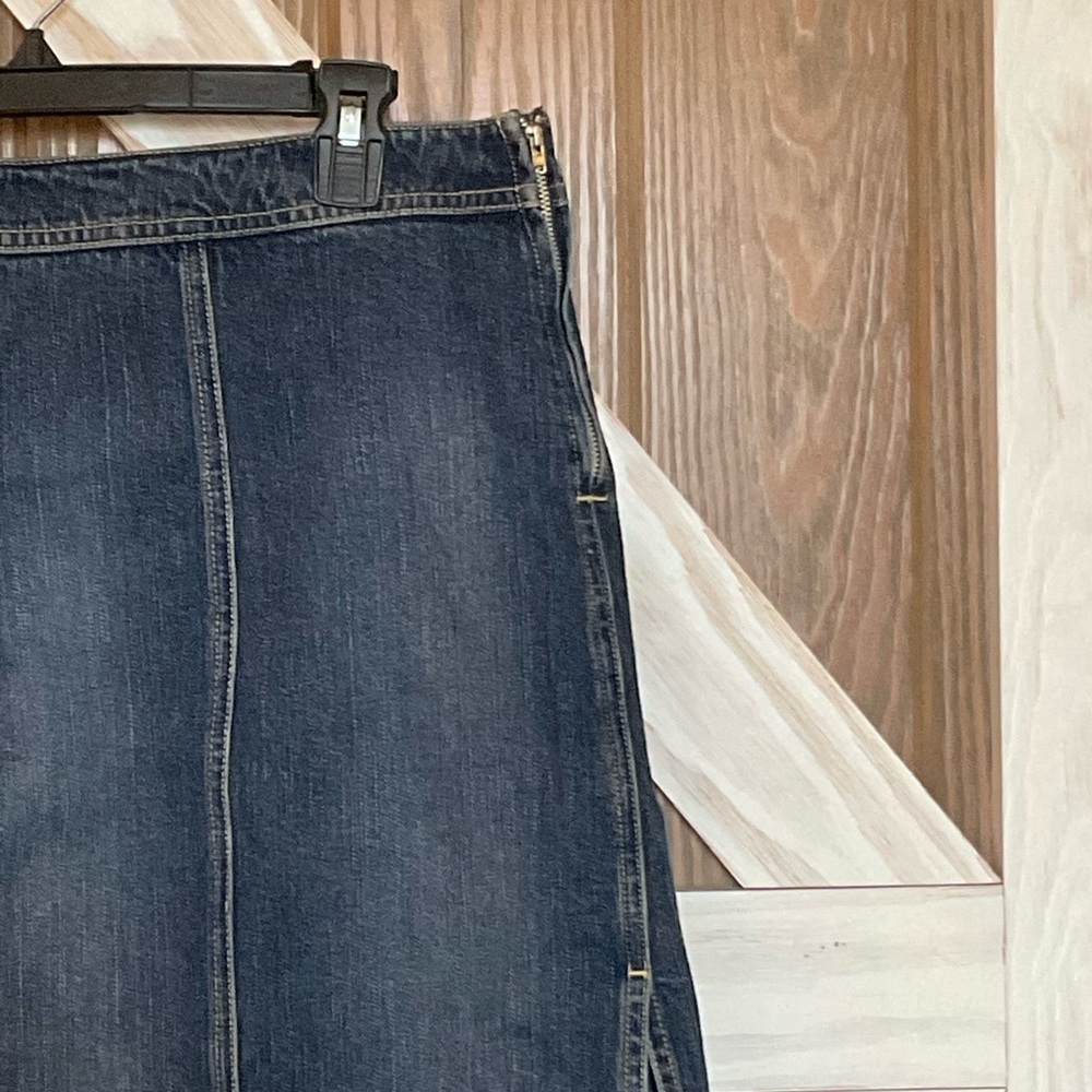 Tommy Hilfiger denim skirt with zipper. Waist 19 1/2”, length 19 1/2” - Picture 3 of 8